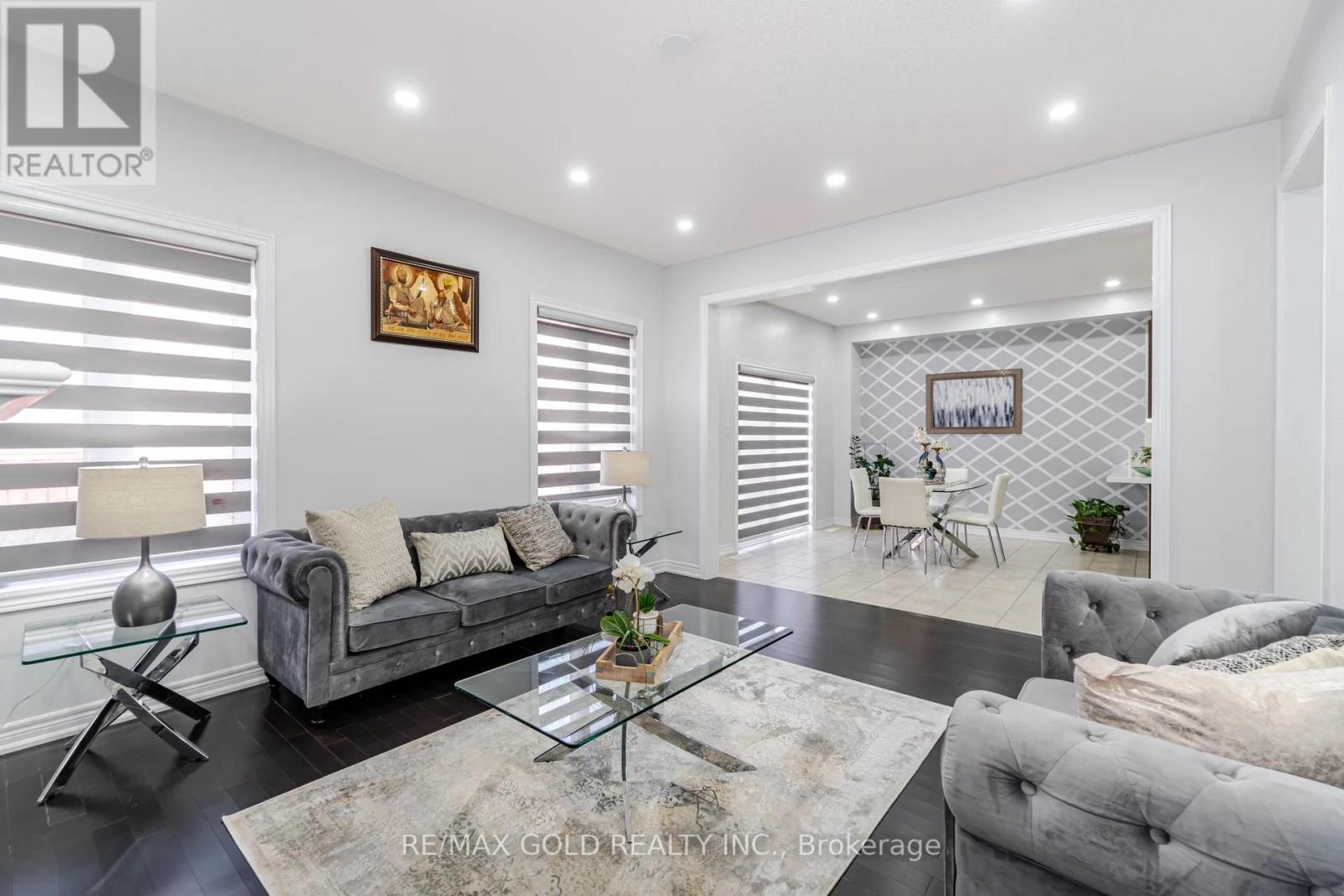 107 BANBRIDGE CRES