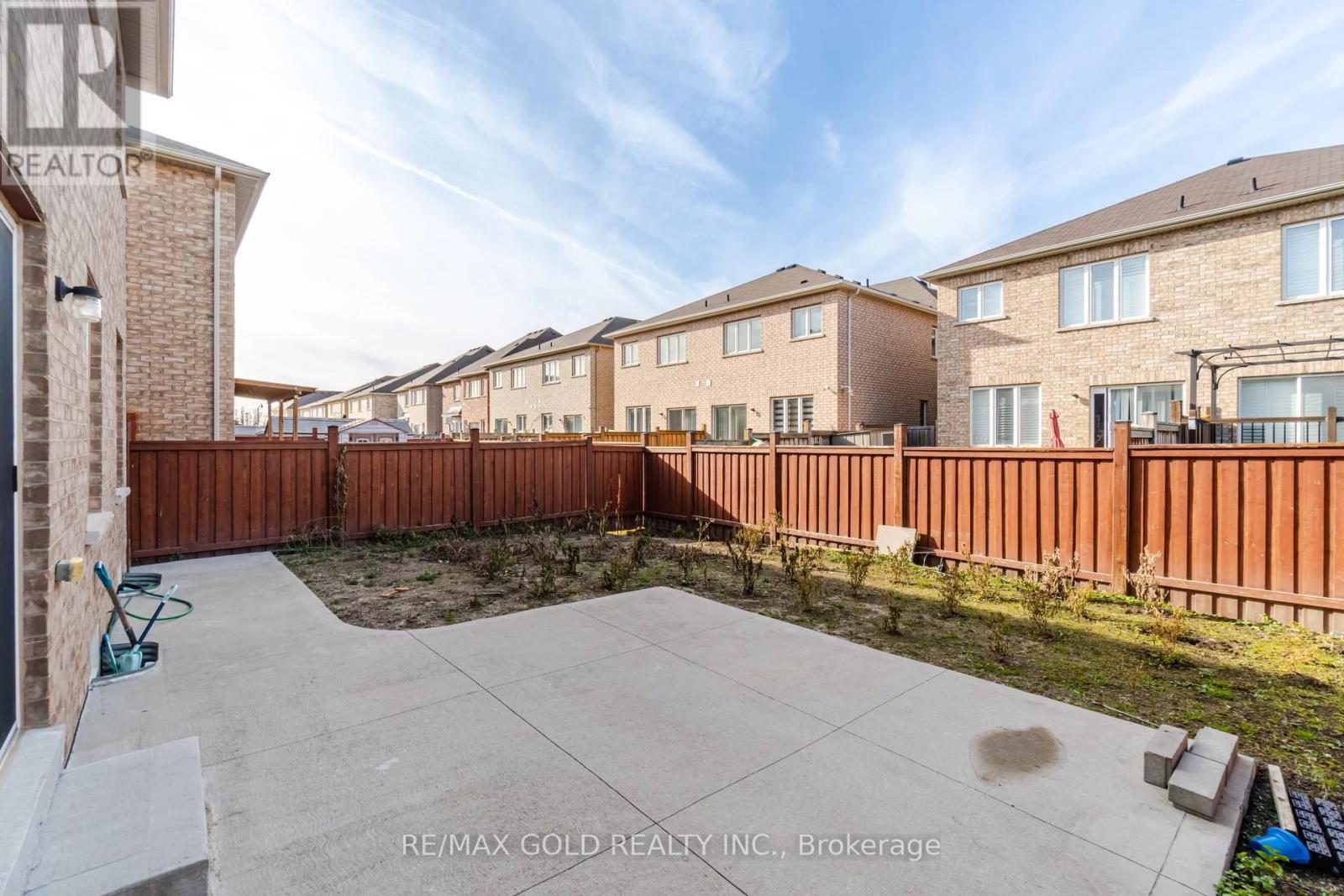 107 BANBRIDGE CRES