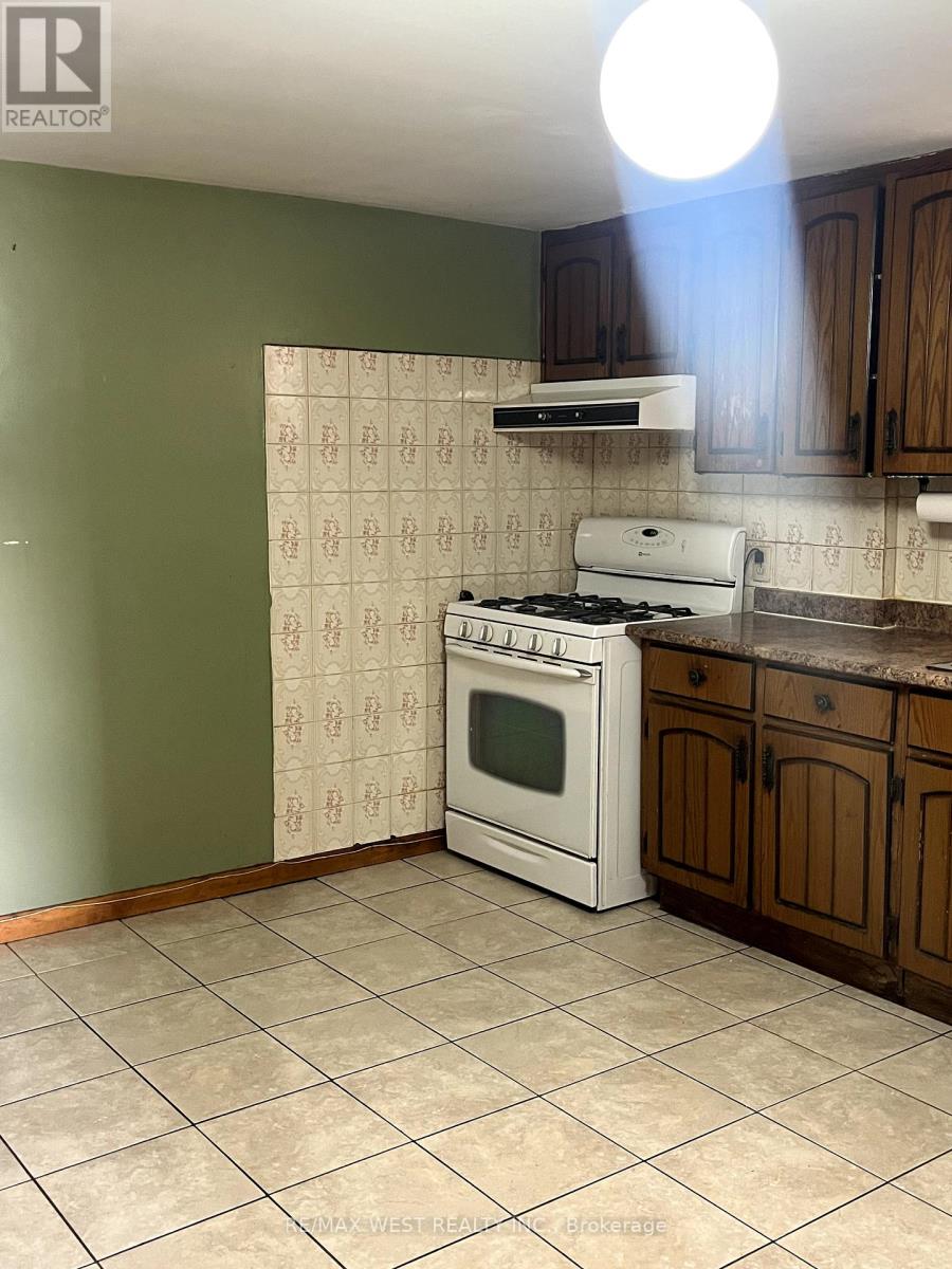 #BSMT -54 SONGWOOD DR, #Bsmt