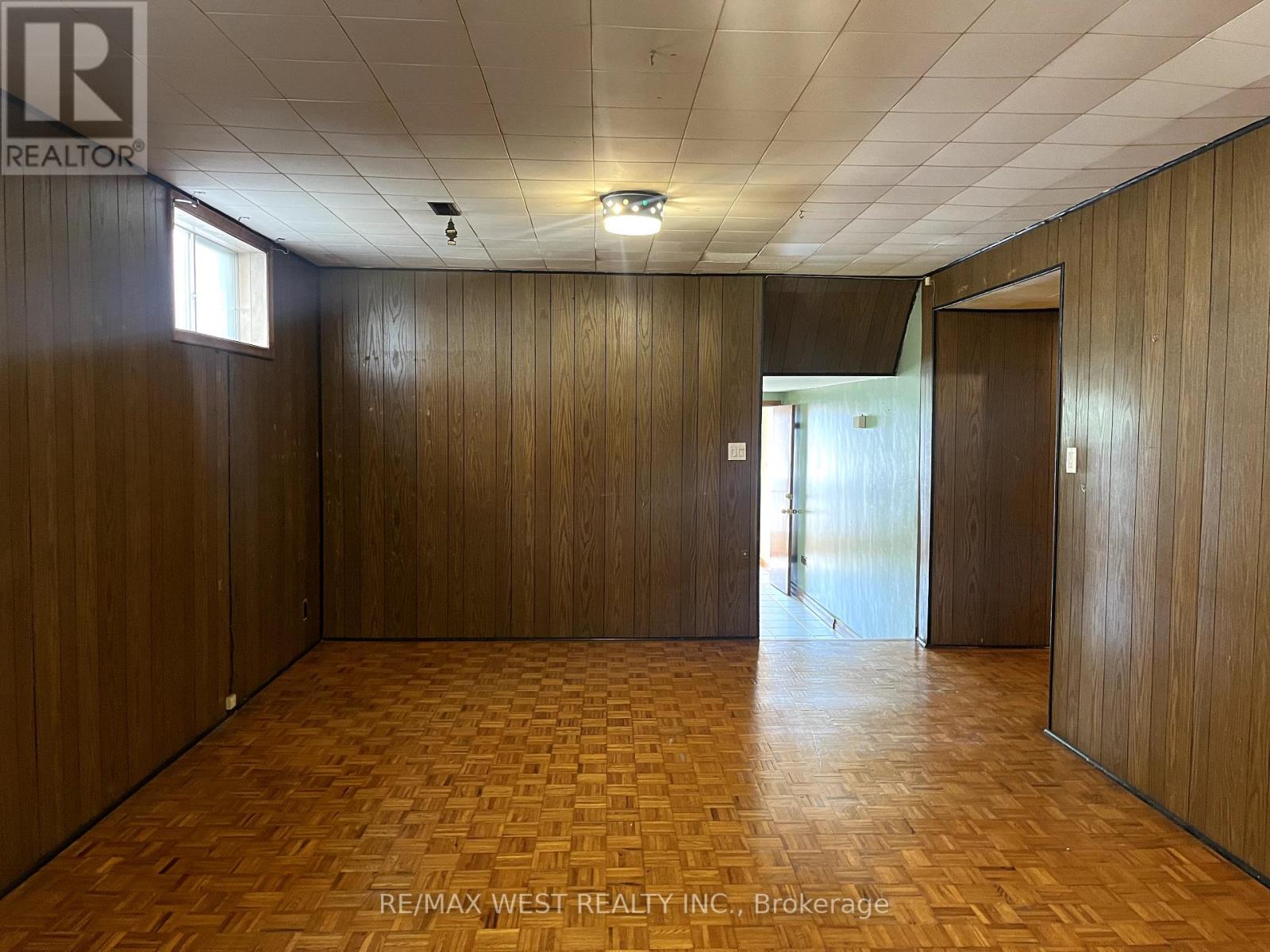 #BSMT -54 SONGWOOD DR, #Bsmt