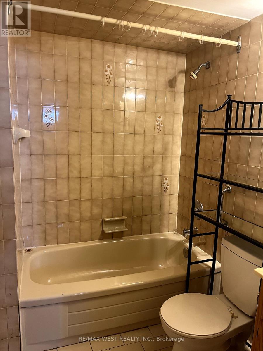 #BSMT -54 SONGWOOD DR, #Bsmt