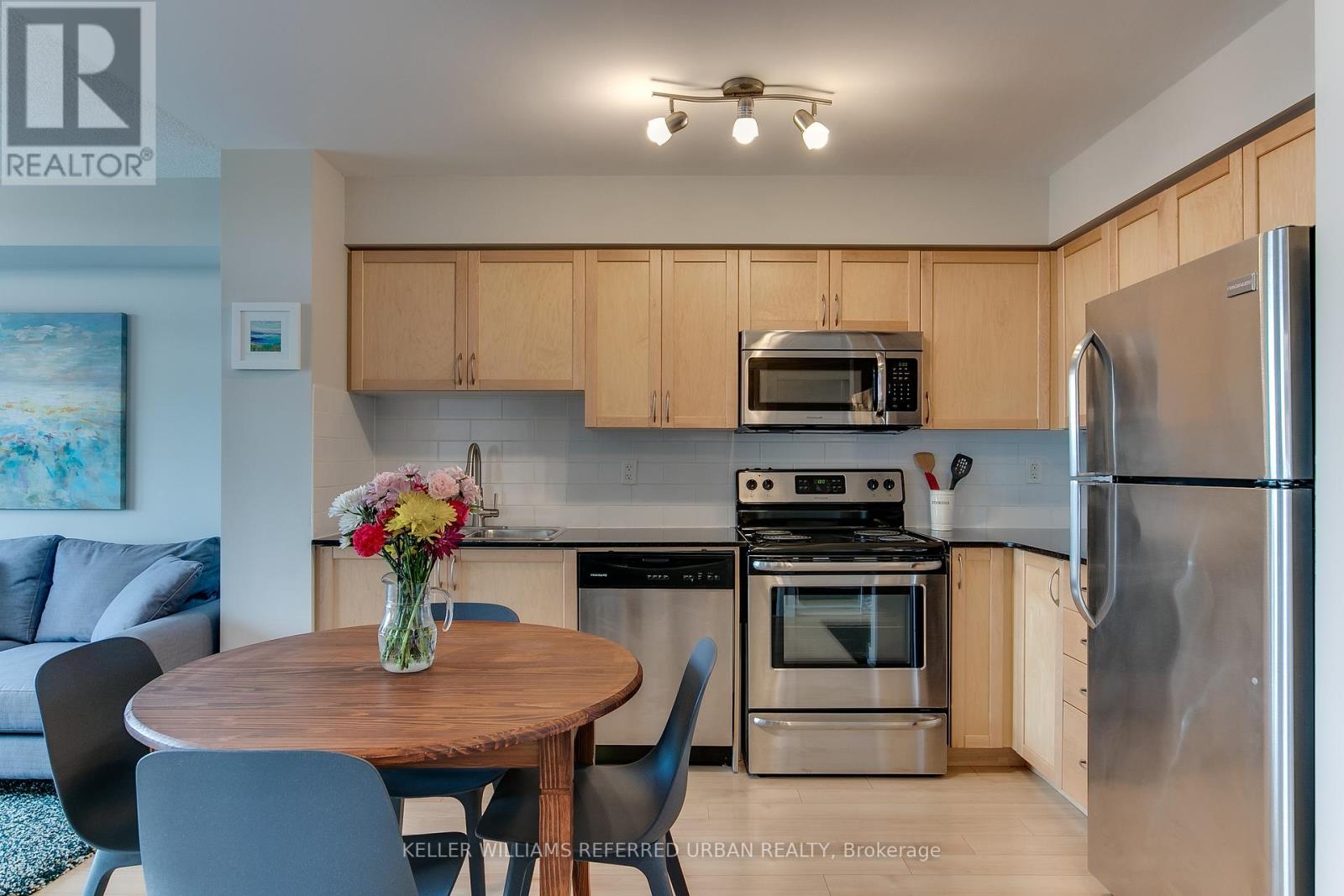 #206 -812 LANSDOWNE AVE, #206