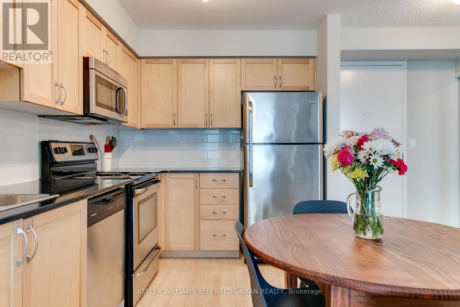 #206 -812 LANSDOWNE AVE, #206