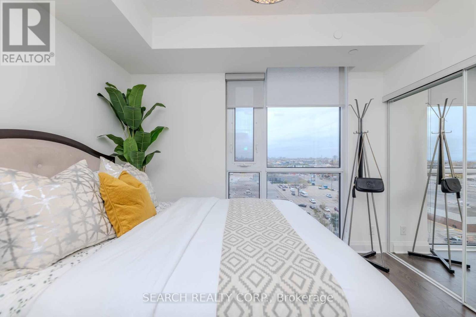 #809 -15 ZORRA ST, #809