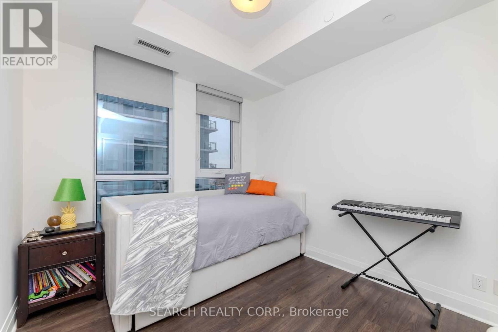 #809 -15 ZORRA ST, #809