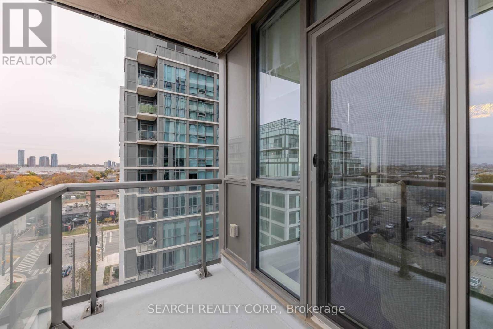 #809 -15 ZORRA ST, #809