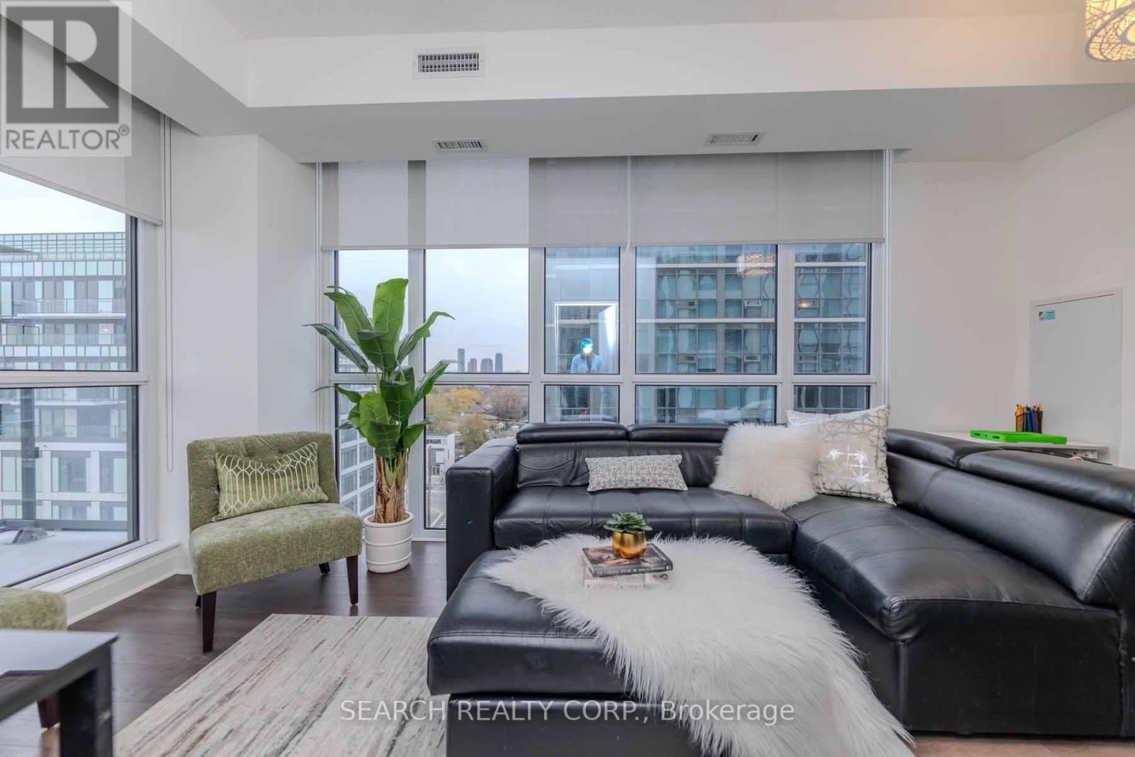 #809 -15 ZORRA ST, #809