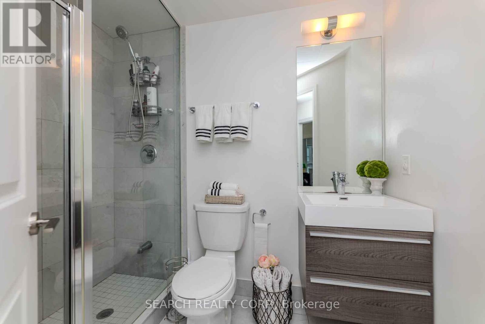 #809 -15 ZORRA ST, #809