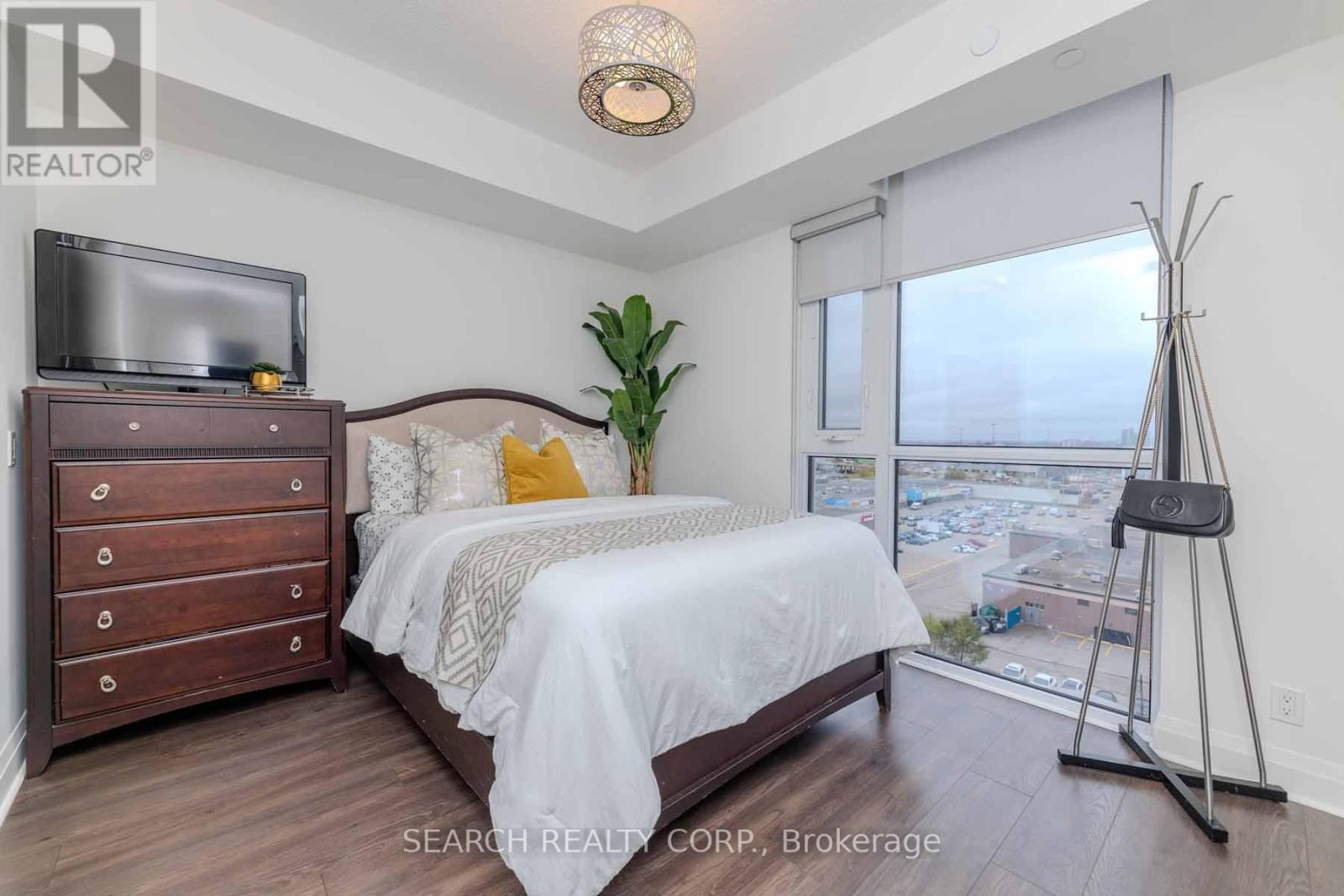 #809 -15 ZORRA ST, #809