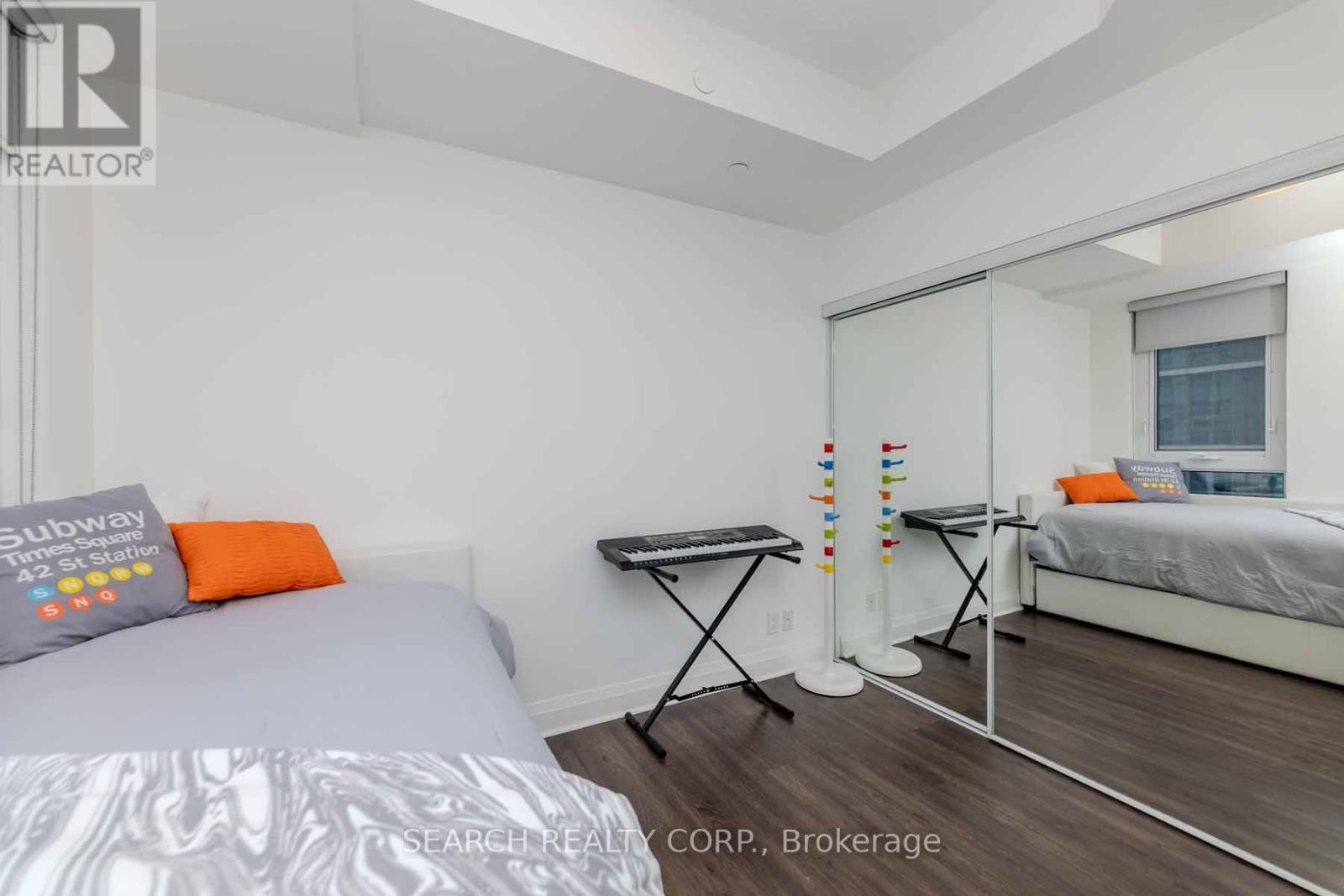 #809 -15 ZORRA ST, #809