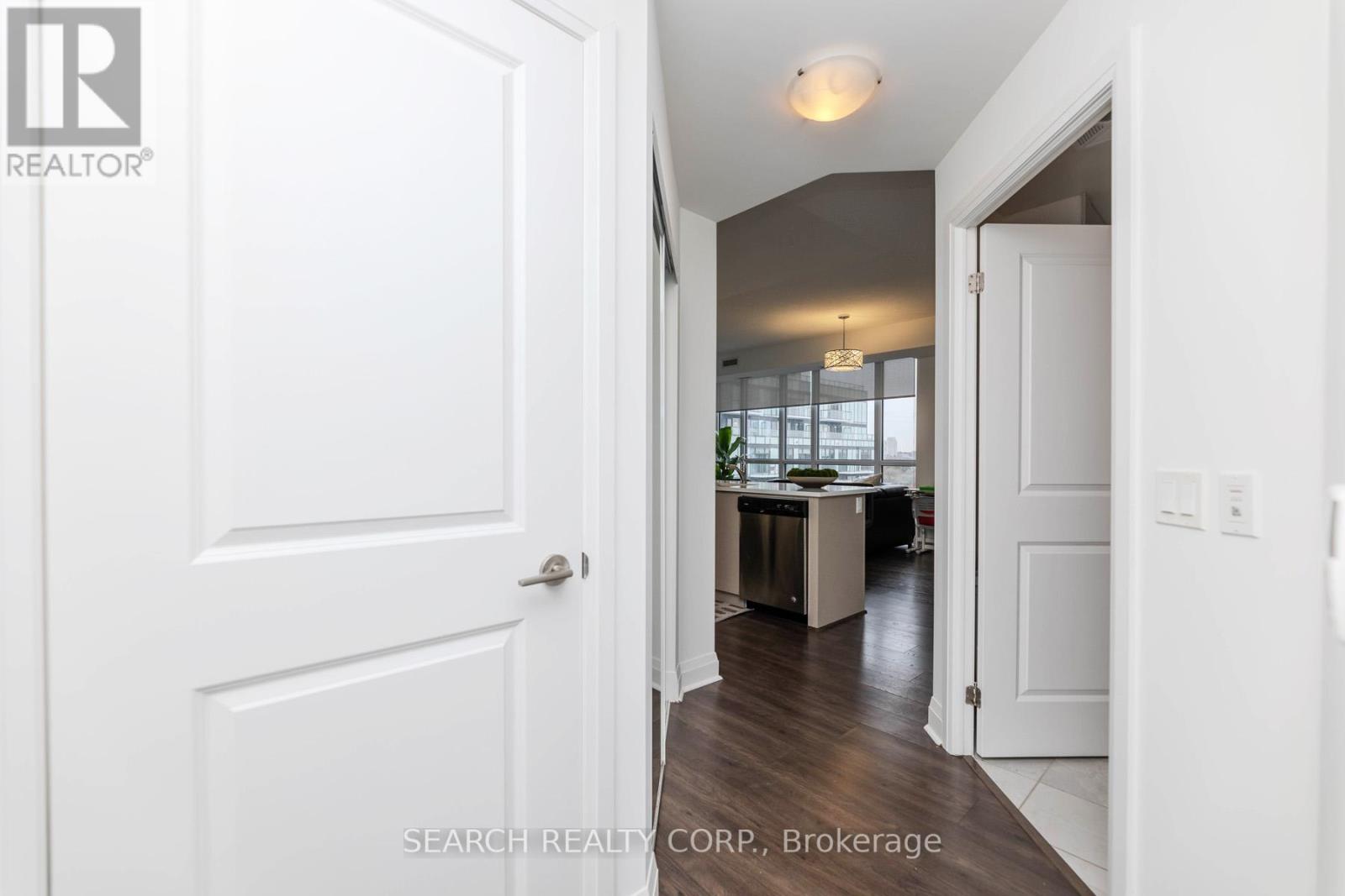 #809 -15 ZORRA ST, #809