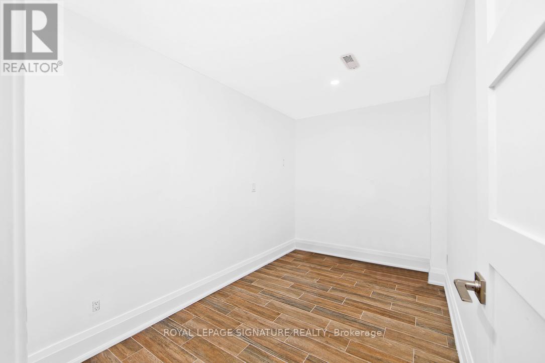 450 SAVILLE CRES