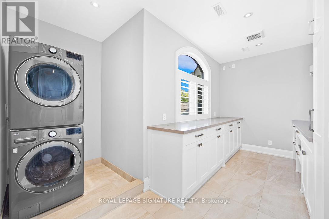 450 SAVILLE CRES