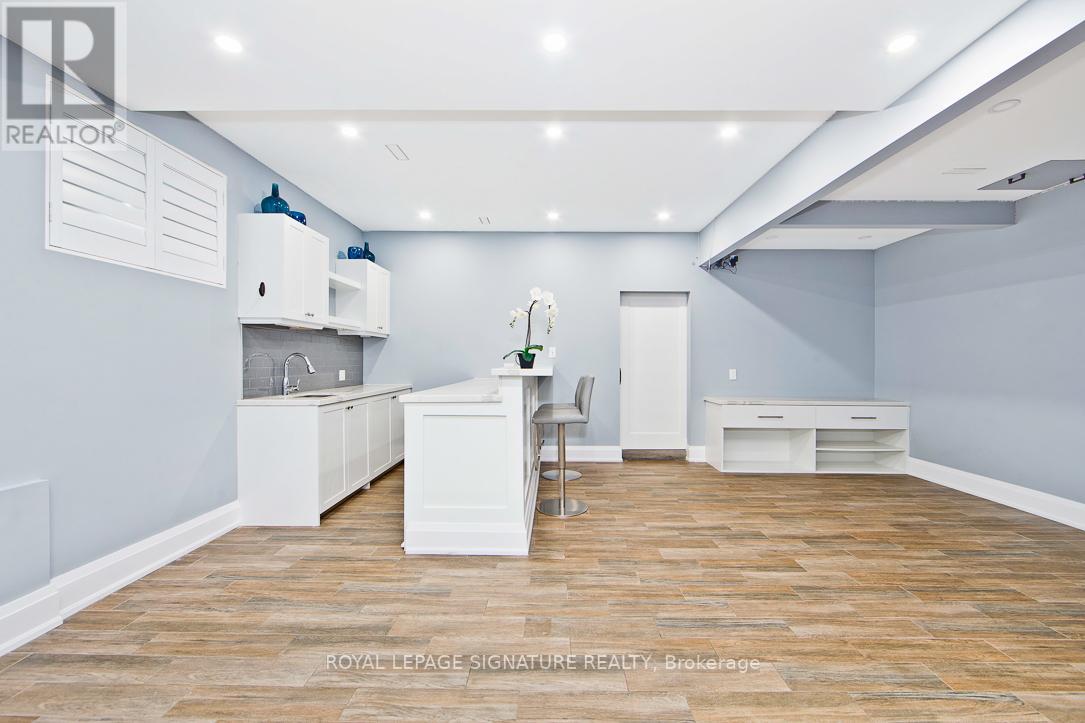 450 SAVILLE CRES