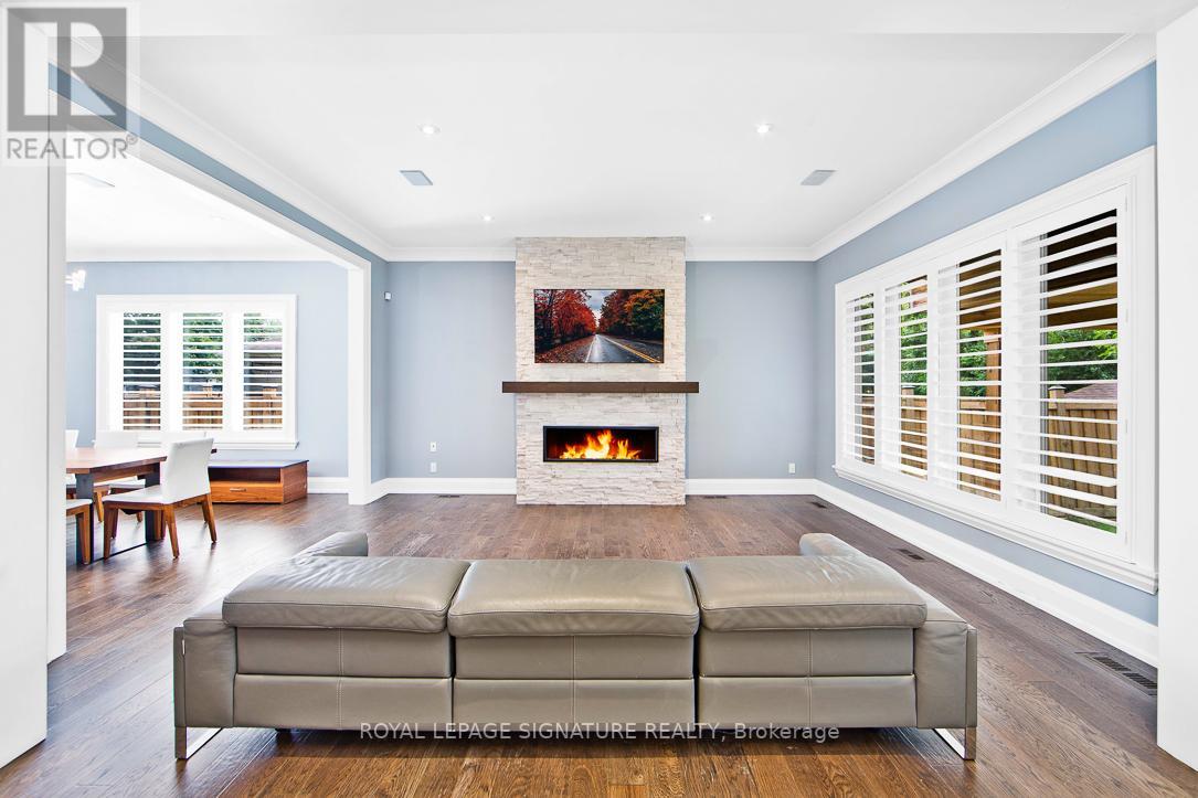 450 SAVILLE CRES
