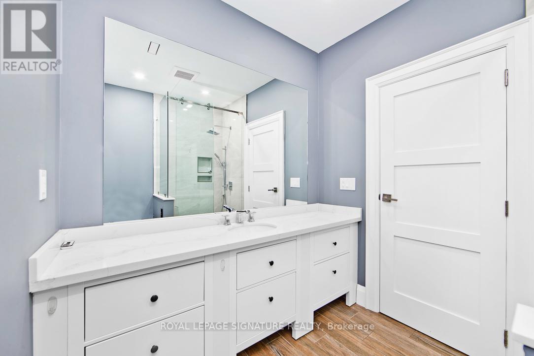 450 SAVILLE CRES