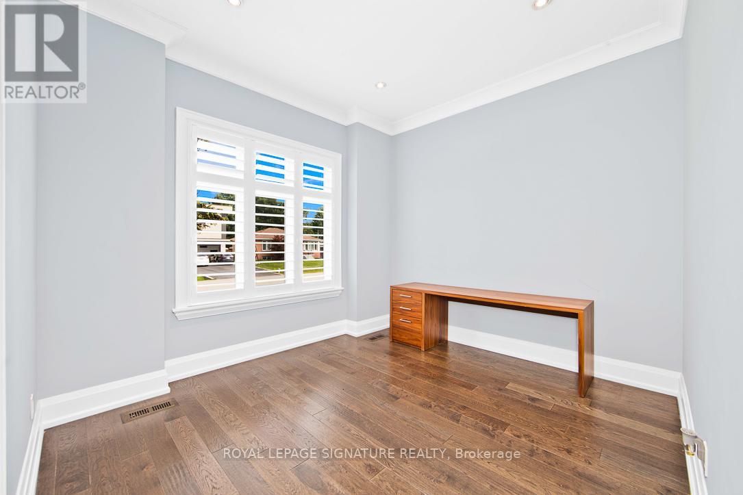 450 SAVILLE CRES