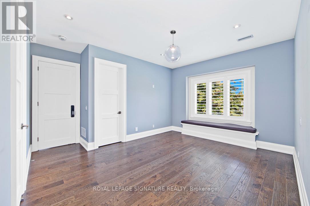 450 SAVILLE CRES