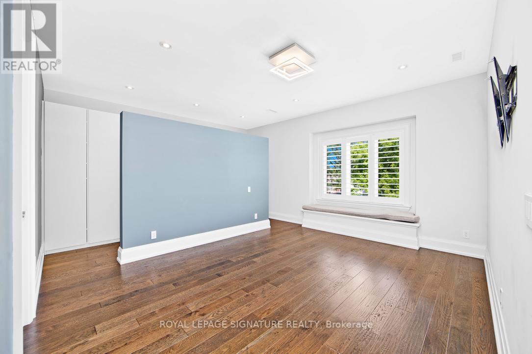 450 SAVILLE CRES