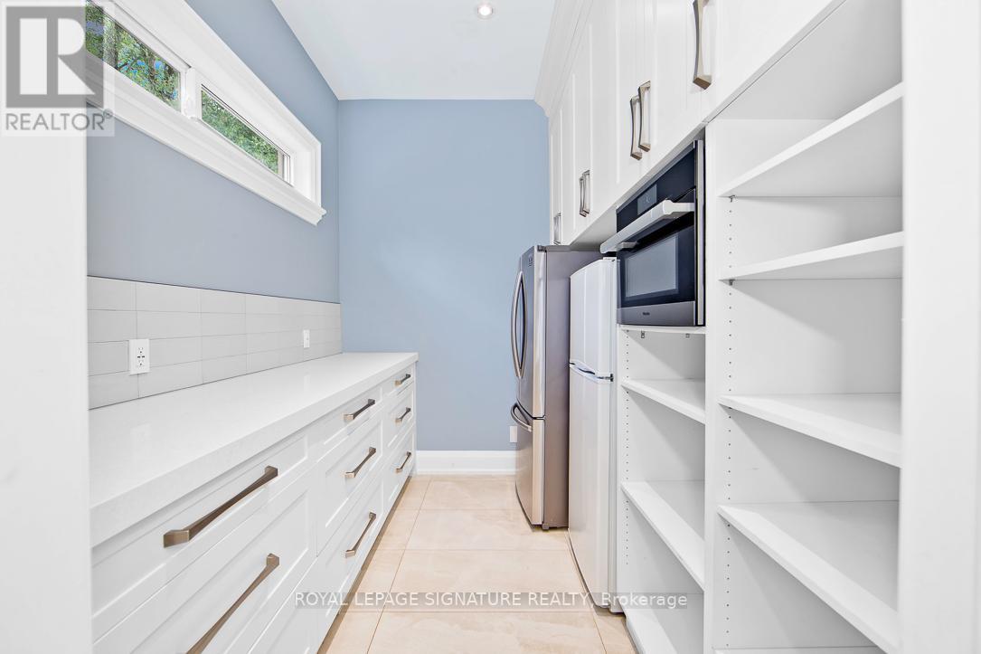 450 SAVILLE CRES