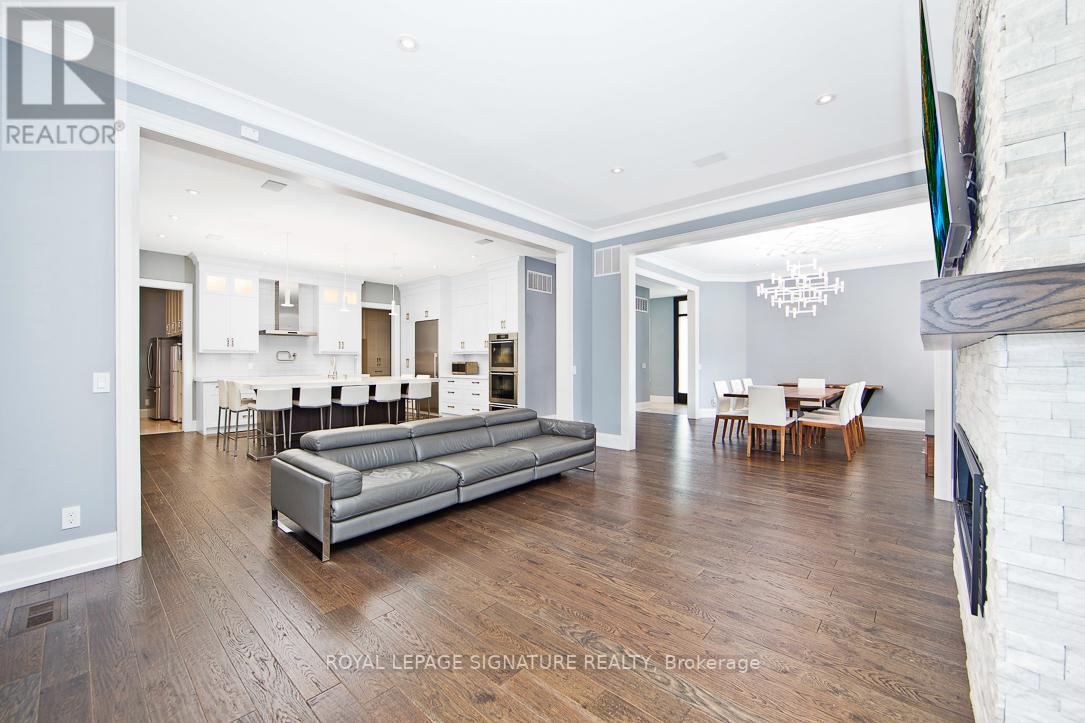 450 SAVILLE CRES