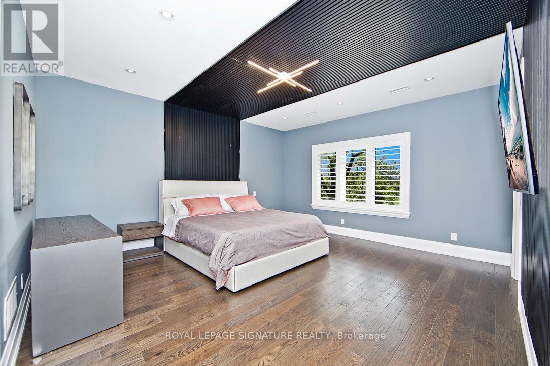 450 SAVILLE CRES
