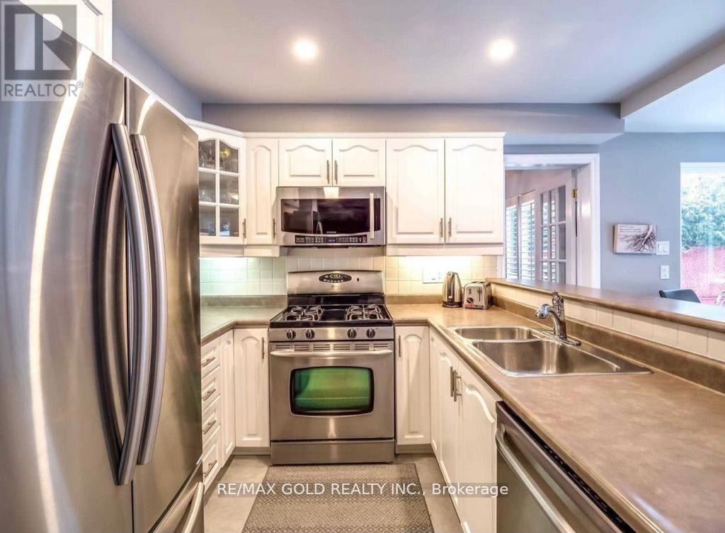 40 BARR CRES