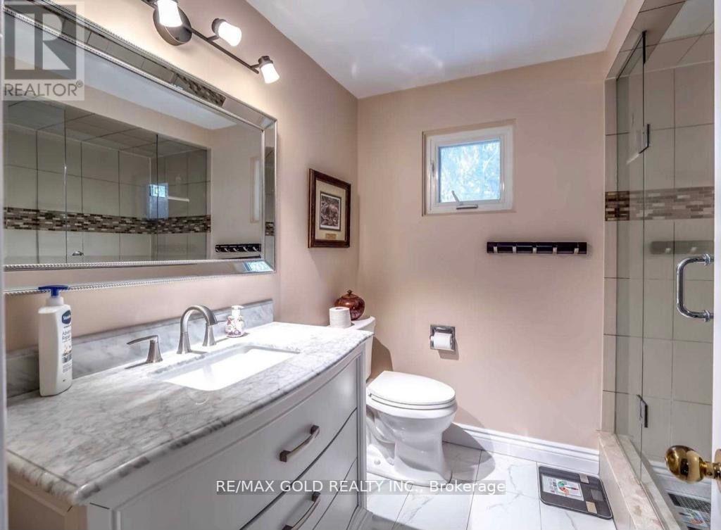 40 BARR CRES