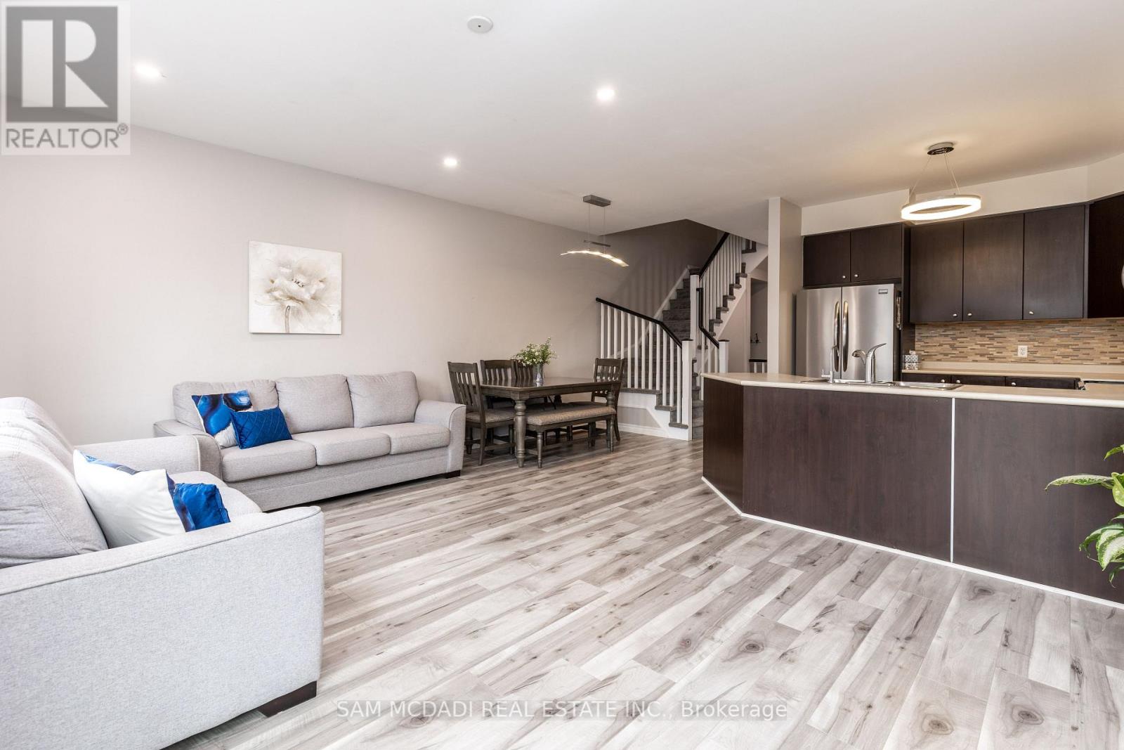 #53 -651 FARMSTEAD DR, #53