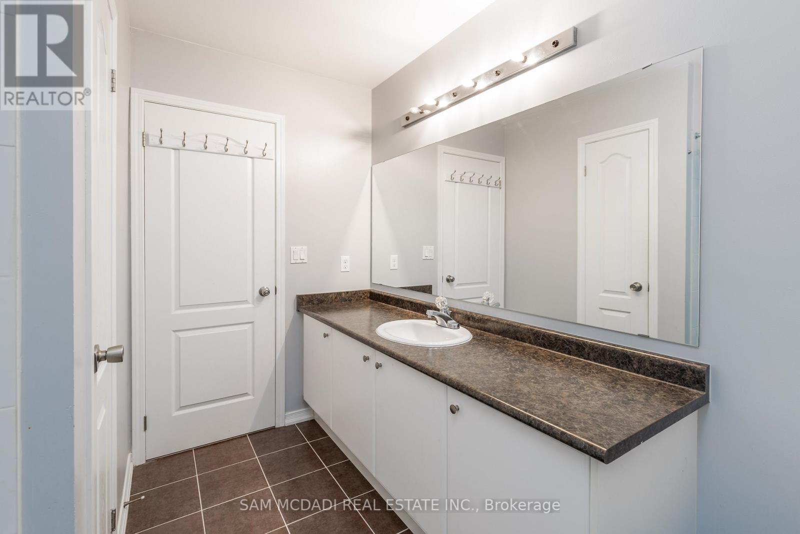 #53 -651 FARMSTEAD DR, #53