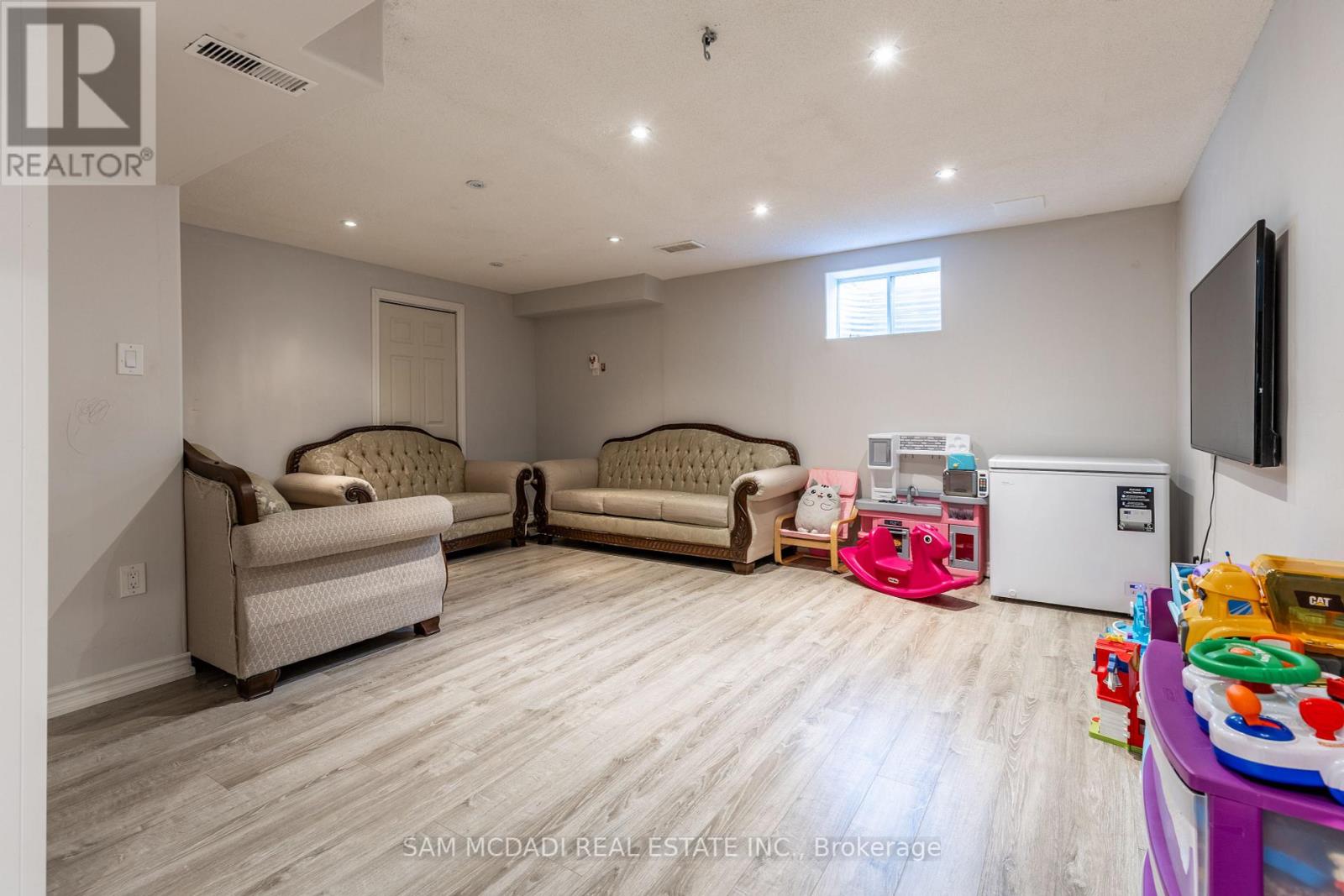 #53 -651 FARMSTEAD DR, #53