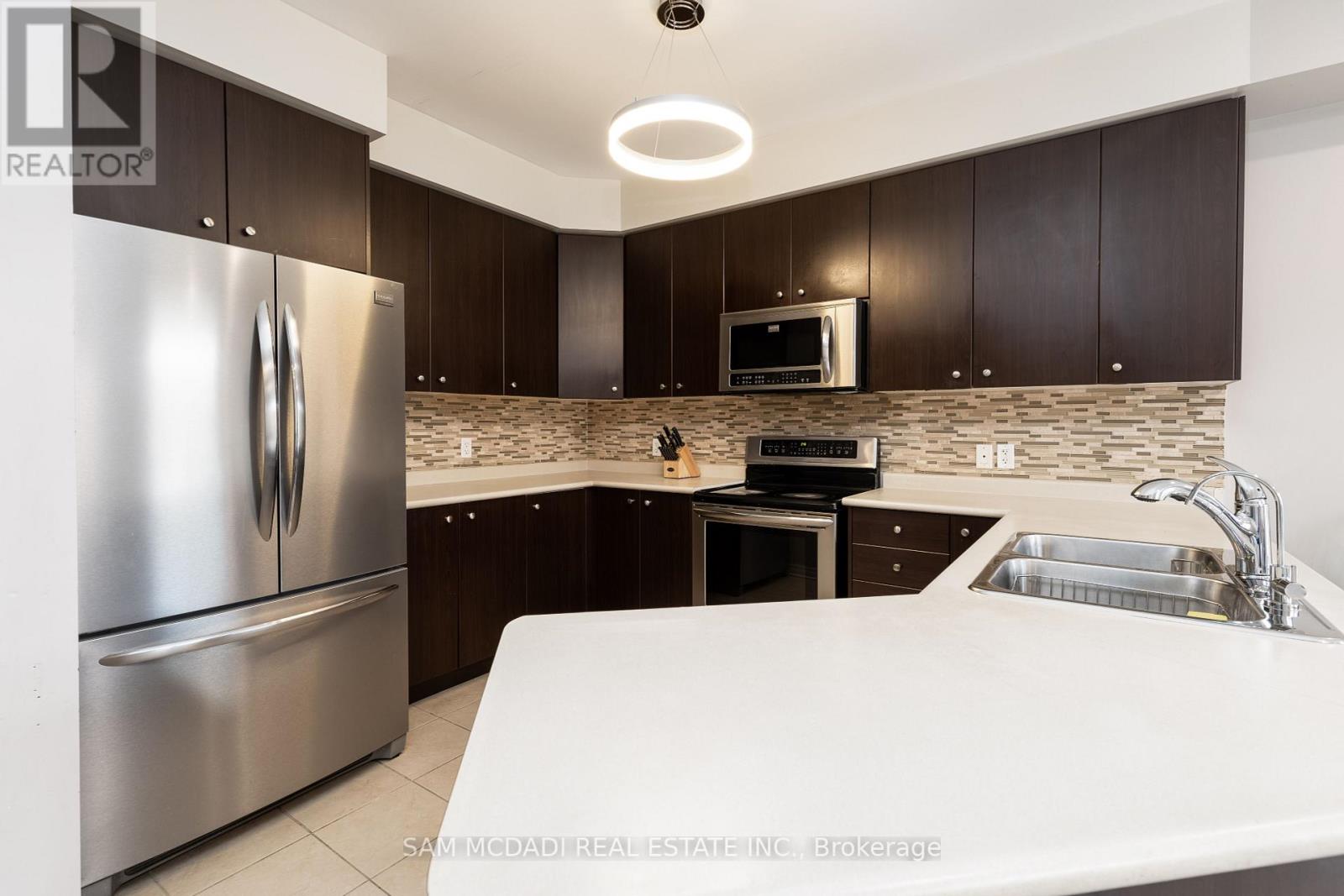 #53 -651 FARMSTEAD DR, #53