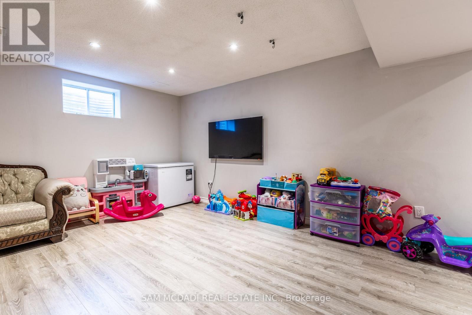#53 -651 FARMSTEAD DR, #53