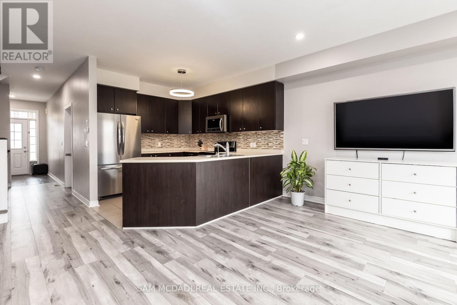 #53 -651 FARMSTEAD DR, #53