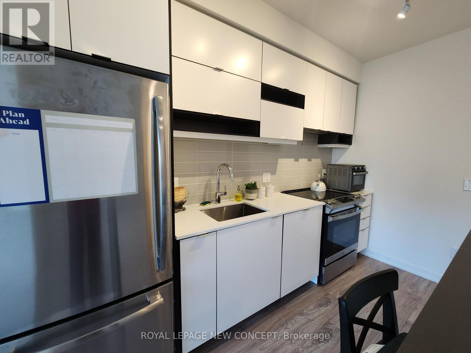 #304 -4065 CONFEDERATION PKWY, #304