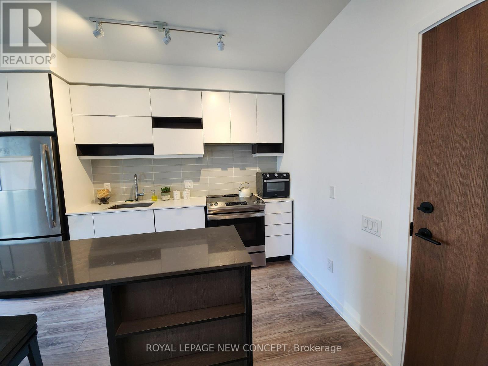 #304 -4065 CONFEDERATION PKWY, #304