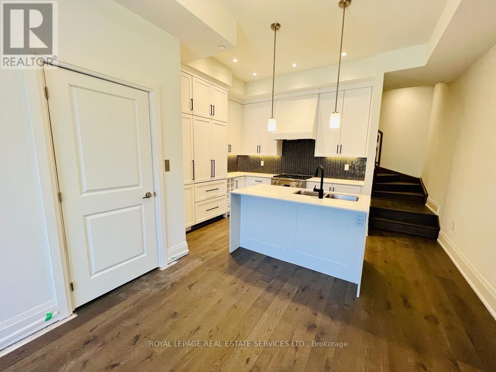 #15 -95 BROOKFIELD RD, #15