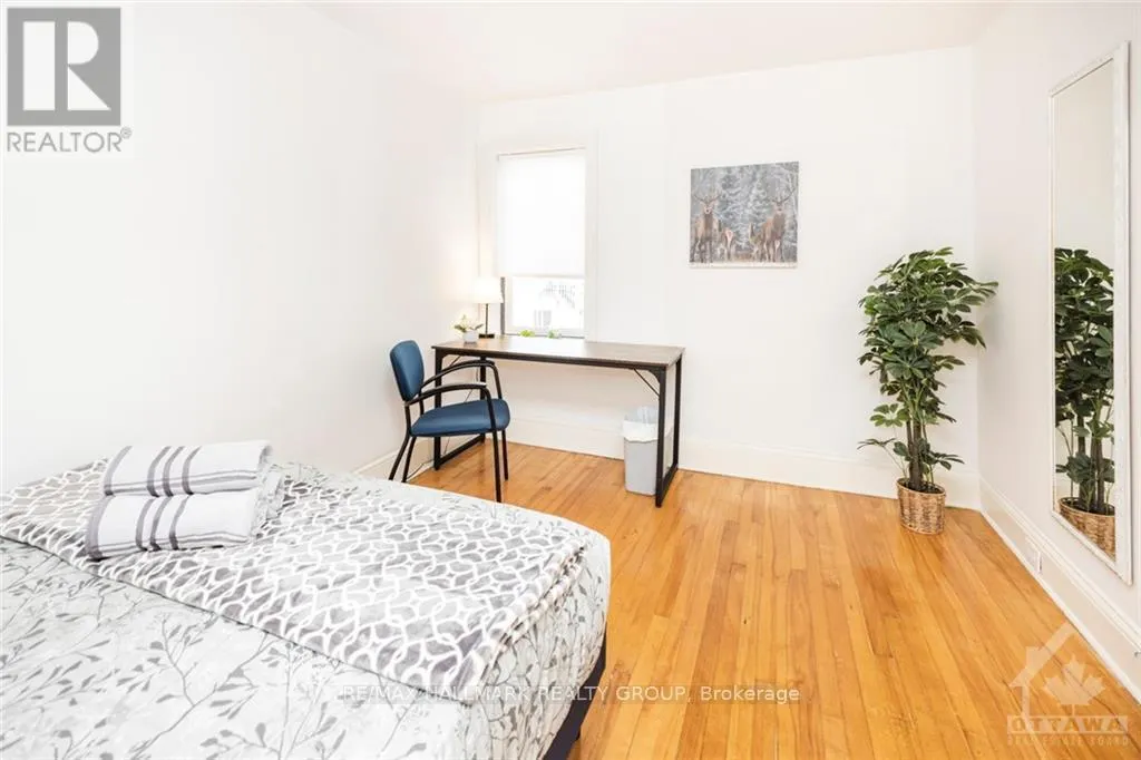 1 - 456 BRONSON AVENUE