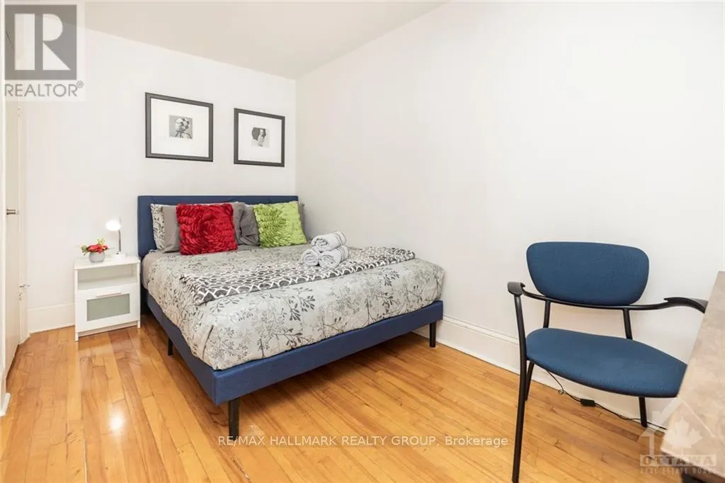 1 - 456 BRONSON AVENUE