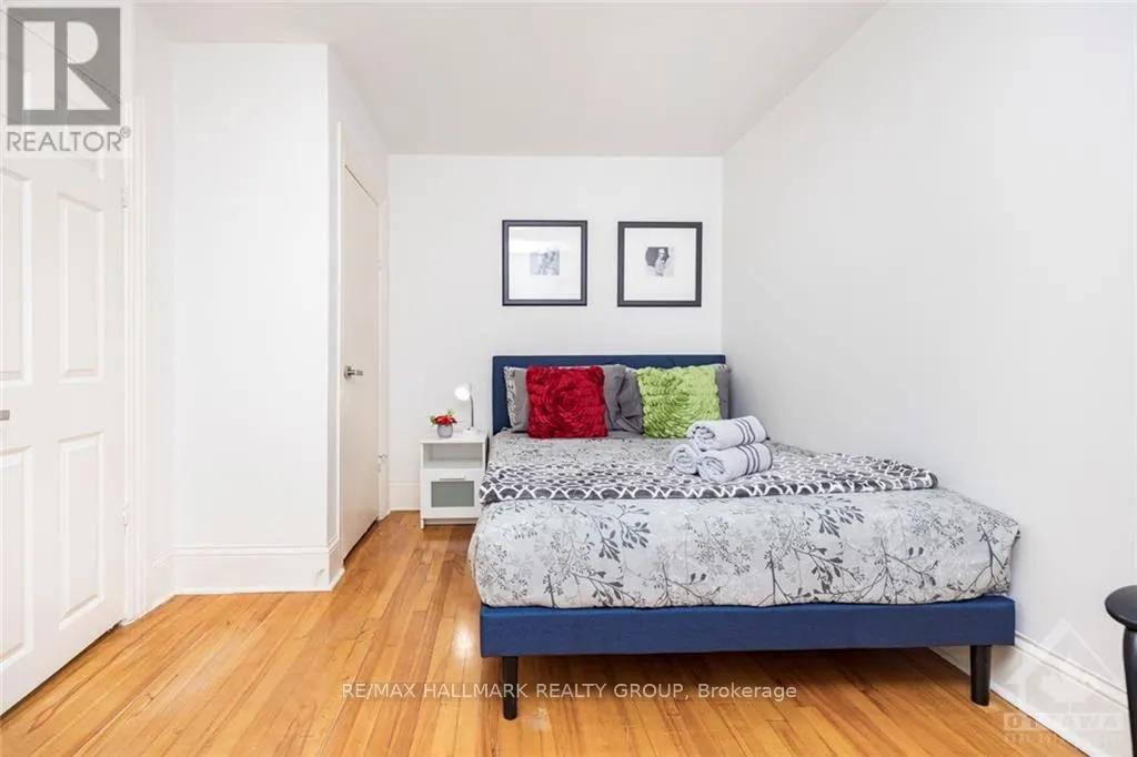 1 - 456 BRONSON AVENUE