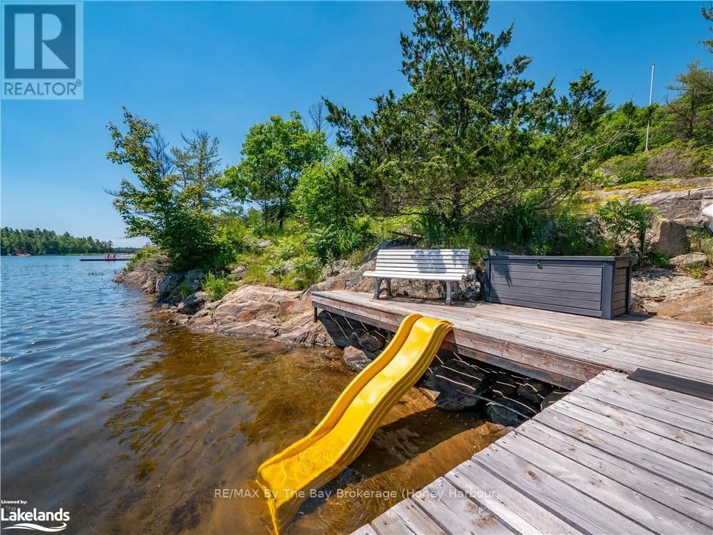 6932 ISLAND 1810 / BONE ISLAND