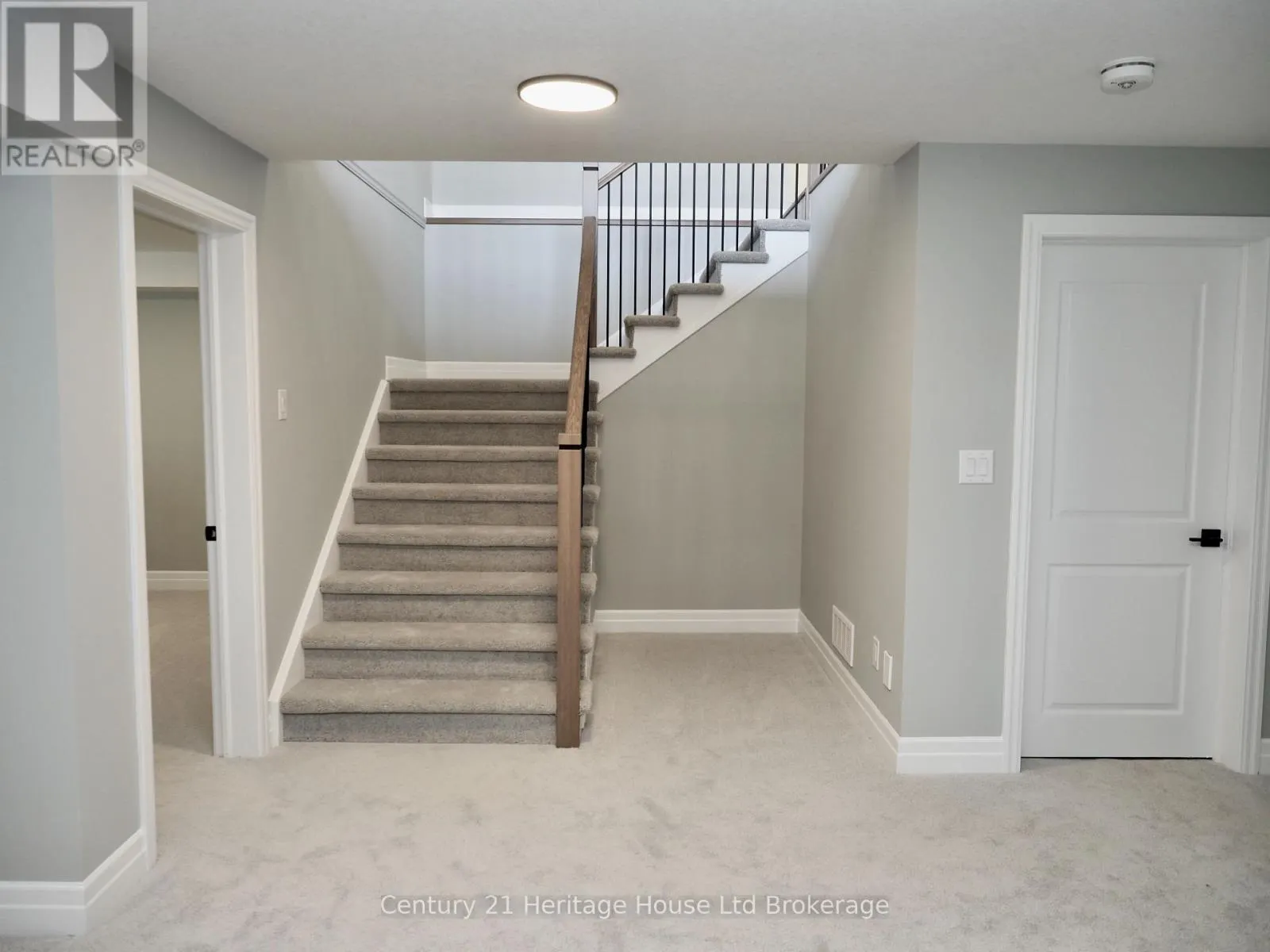 9 SYCAMORE DRIVE