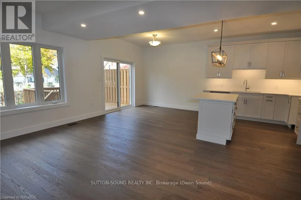 642 8TH STREET W