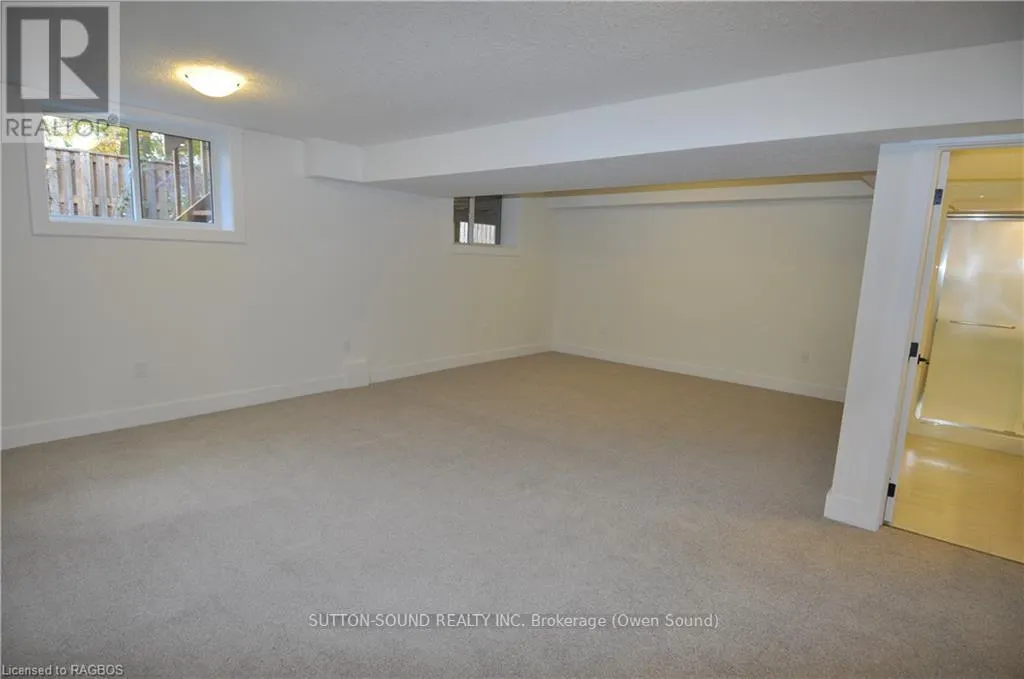 642 8TH STREET W