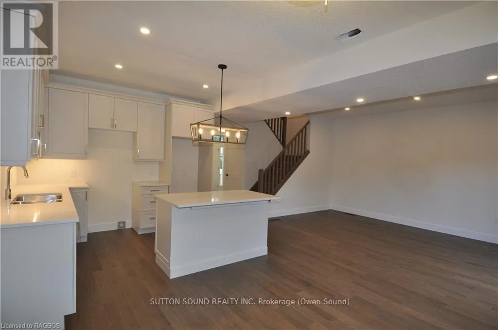 642 8TH STREET W