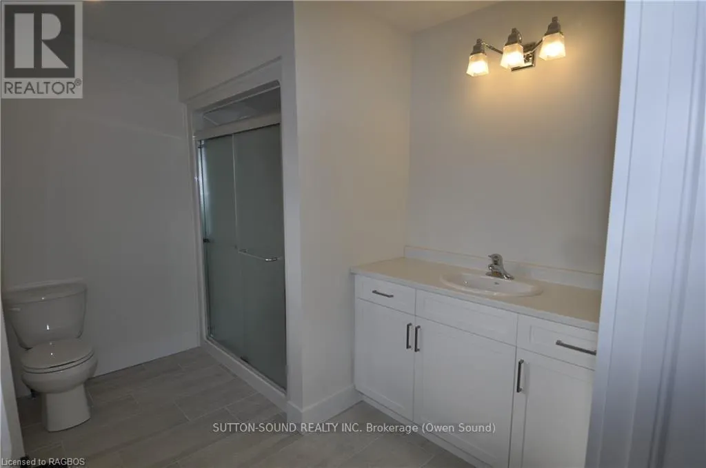 642 8TH STREET W