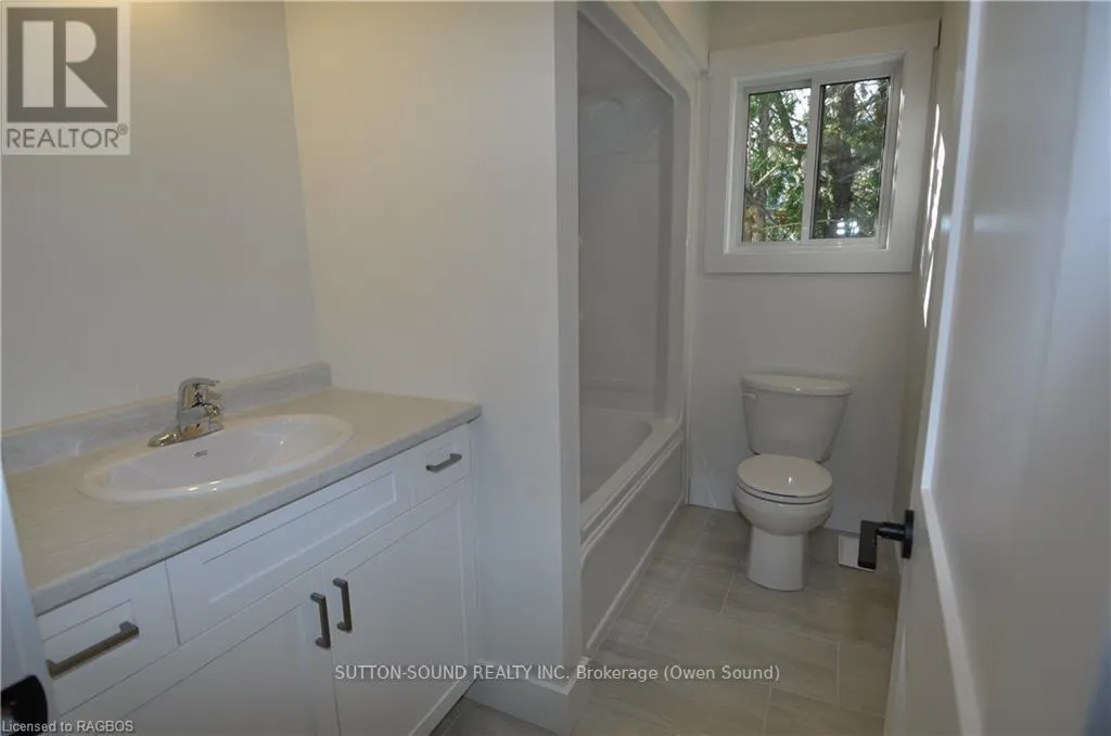 642 8TH STREET W