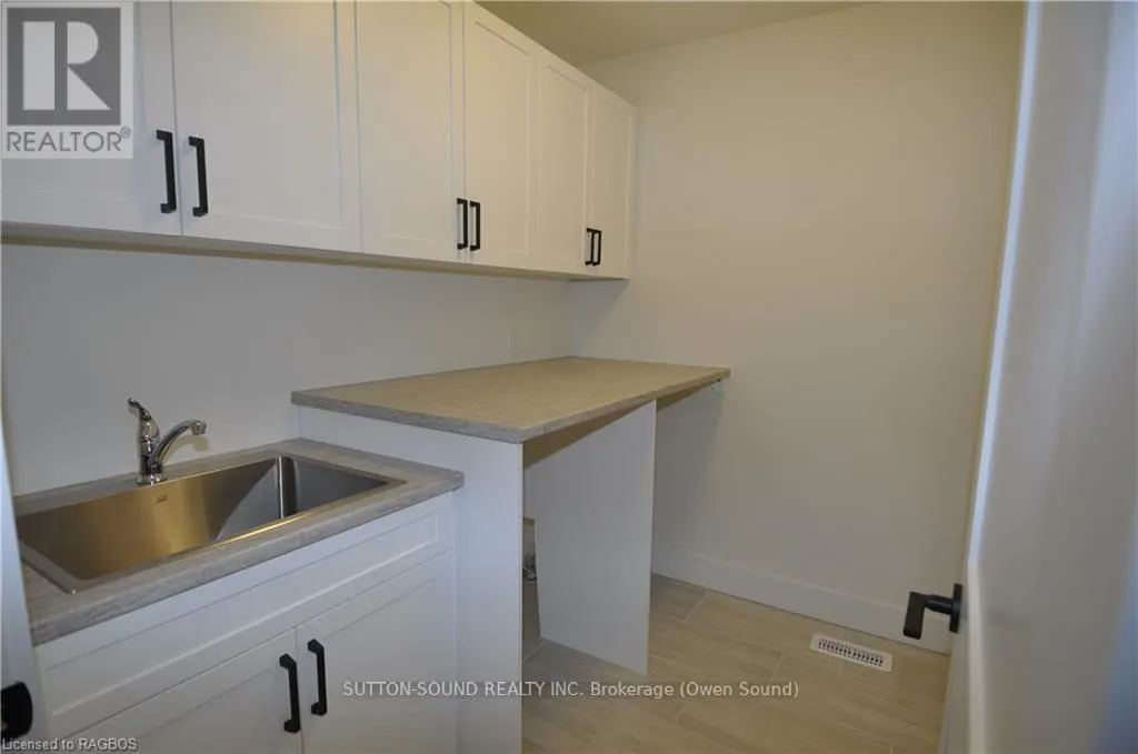 642 8TH STREET W