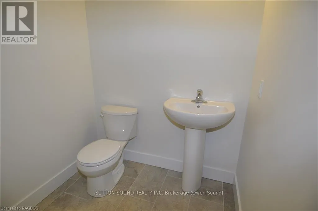 642 8TH STREET W