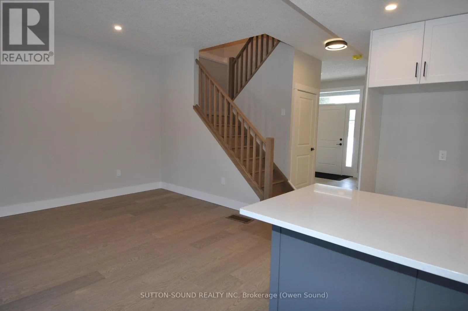 622 8TH STREET W